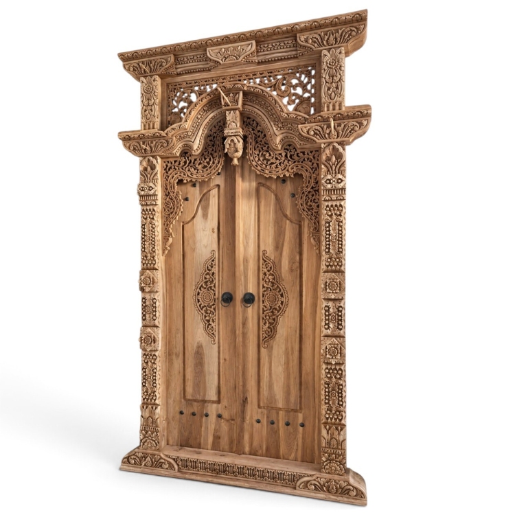 Puerta Artesanal de Teca con Talla Tradicional Javanesa GEBYOK