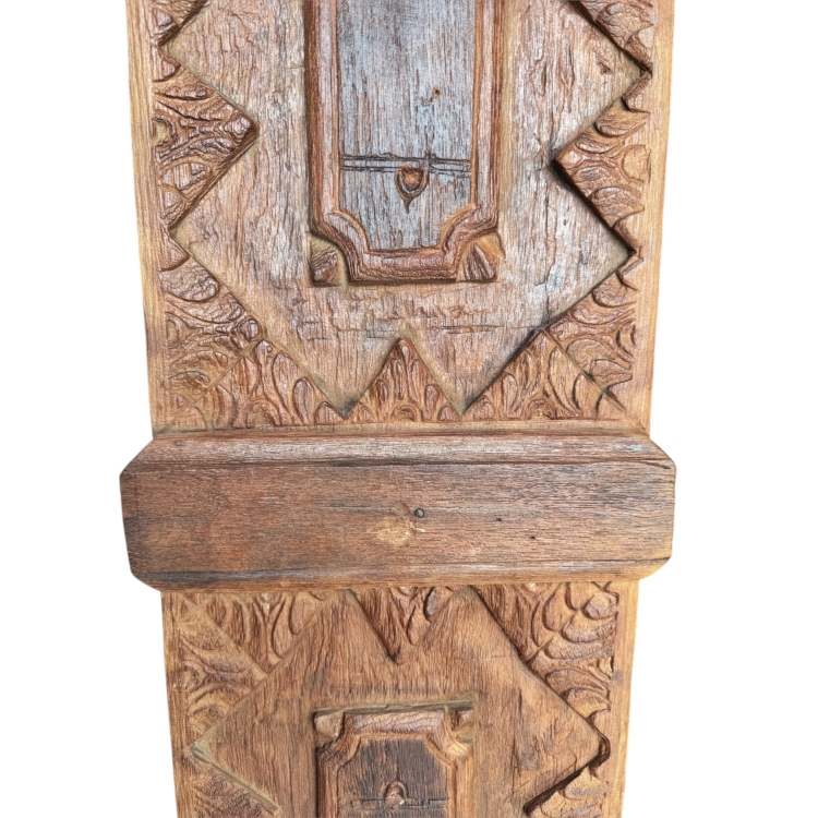 Pieza Decorativa de Madera Tallada APULIA