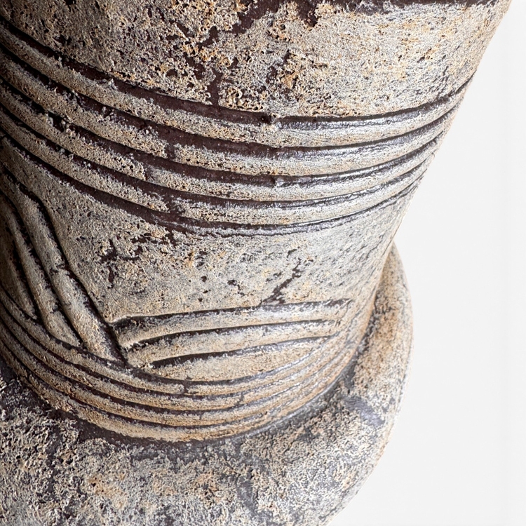Jarrones de GRC con Relieve MORAINE