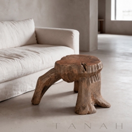 Mesa Auxiliar Escultorica de Teca PARIS