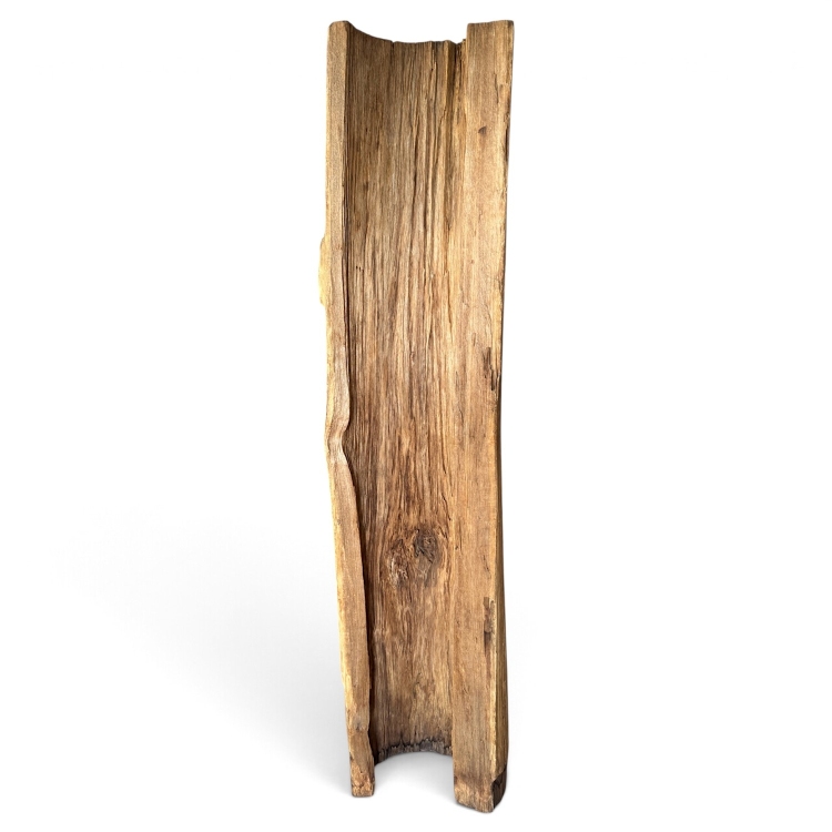 Escultura Artesanal de Madera de Teca HEKLA