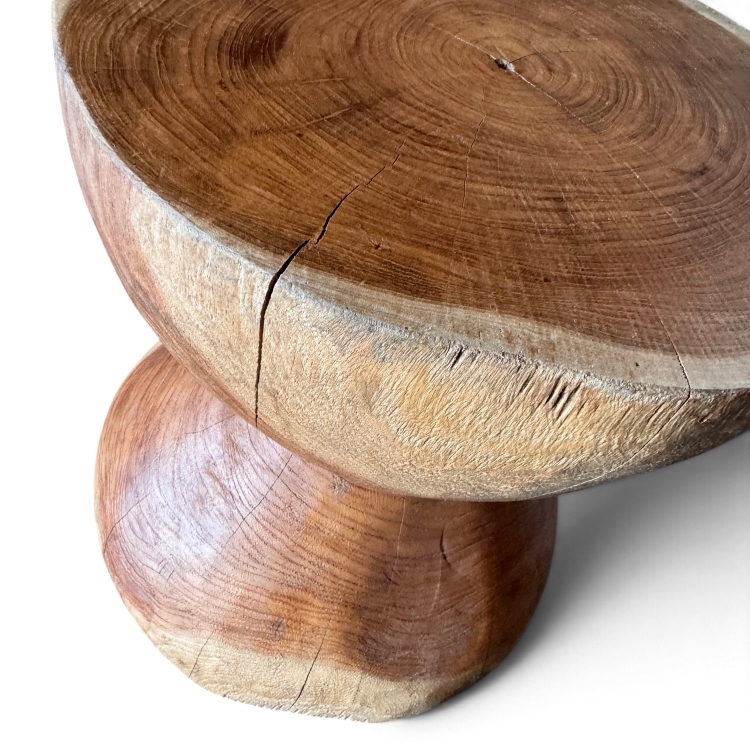 Detalle de la grieta natural de la madera maciza AREIA