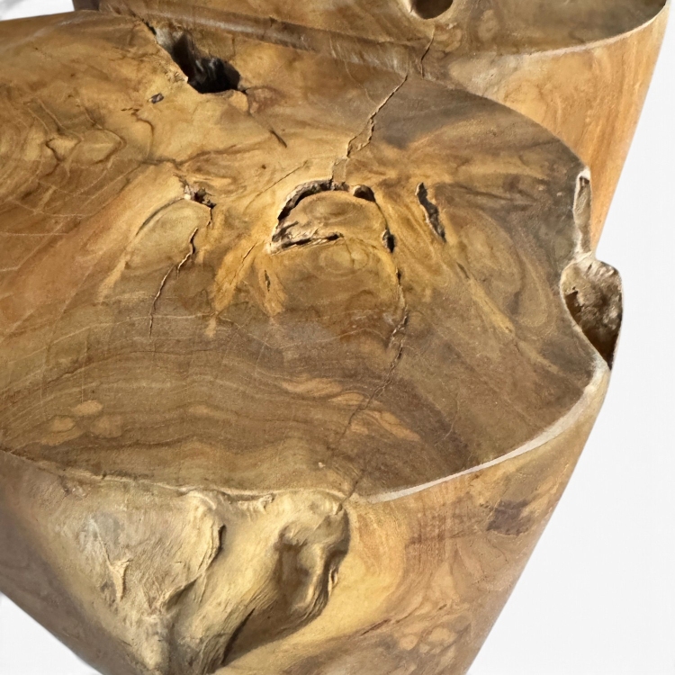 Detalle de la Textura y las Vetas de Teca GRIMAUD