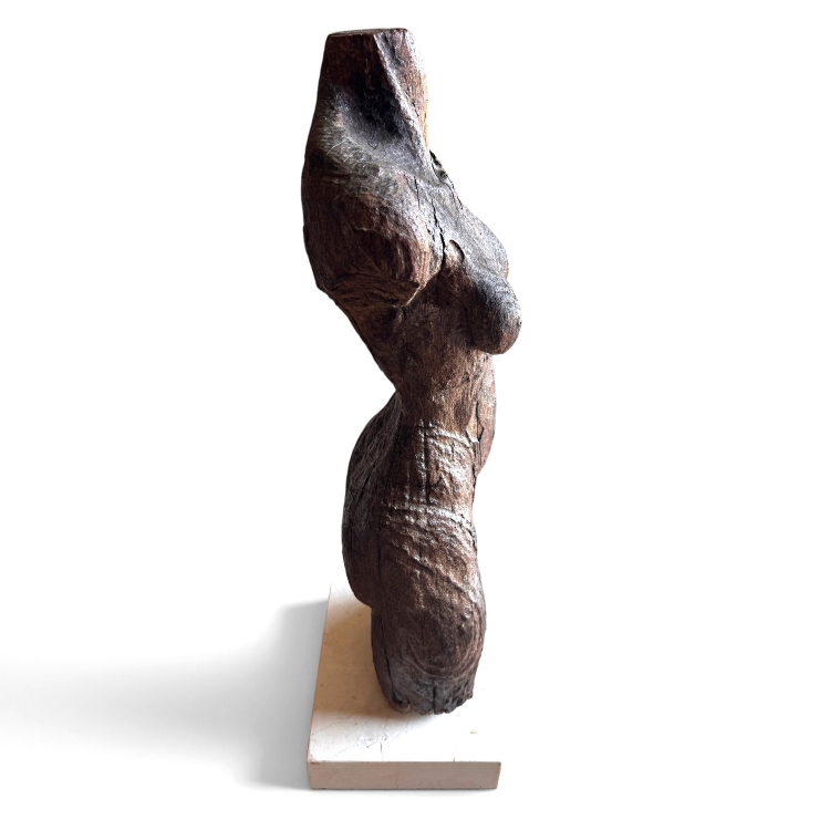 Escultura Artesanal en Madera de Teca DEWI