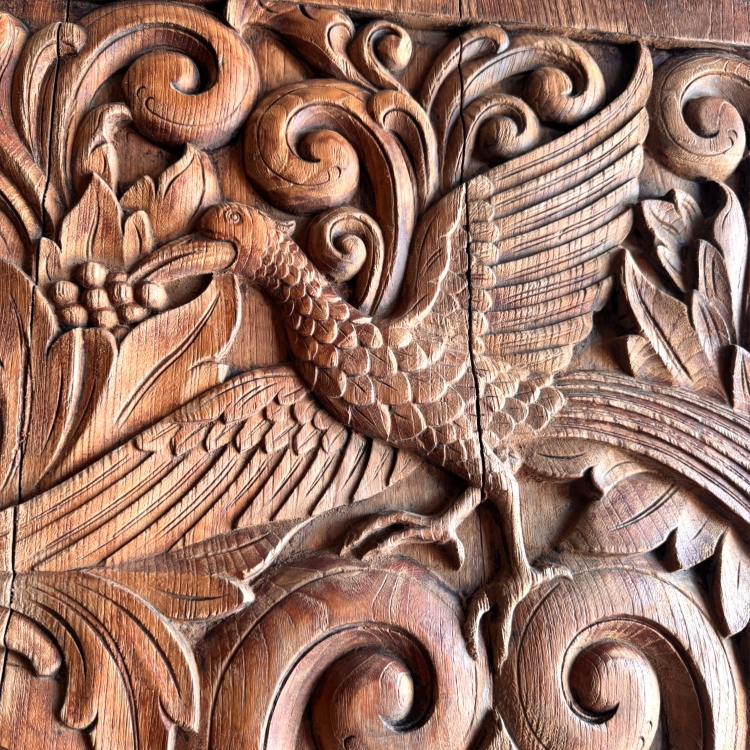 Puerta Indonesia Antigua Tallada Garuda